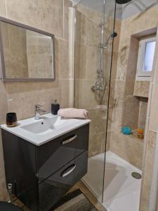 Maisons de vacances Spacious village house completely renovated : photos des chambres