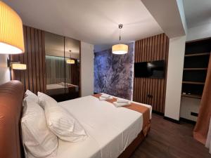 Maxim Apartment with Free Parking