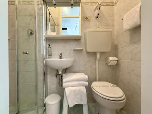 Economy Triple Room room in Hotel Palme