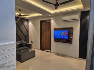 Aura Homes 1 BHK Serviced Apartment Near Golf Course Road Gurgaon