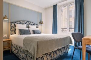 Superior Double or Twin Room room in Hotel Etoile Saint Ferdinand by Happyculture