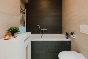 Prague Days - Two-bedroom Apartment with Parking Space and 2 Bathrooms in Vinohrady