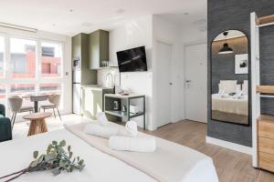 Arturo Soria Stays by Charming
