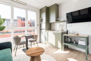 Arturo Soria Stays by Charming