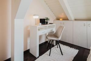 Prague Days - Attic Maisonette with Netflix and Workspace in New Town