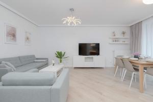 Bright Apartment Tarasy Bałtyku by Noclegi Renters