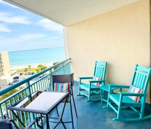 Wow! Oceanview 3 bedroom condo! Pool & private balcony