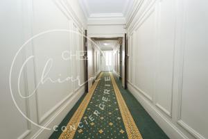 Your suite Champs Elysées calm and stylish