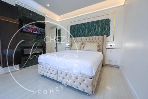 Your suite Champs Elysées calm and stylish