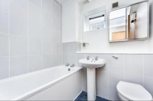 1 Bedroom Flat in Canada Water