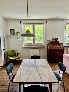 Retro cozy apartment 10 minutes to beach and 15 minutes to old city