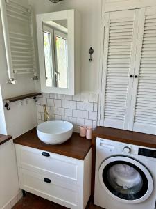 Retro cozy apartment 10 minutes to beach and 15 minutes to old city