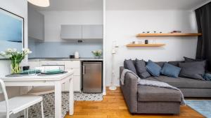 Krochmalna, Sun & Snow