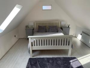 Hewarts Lodge, Brand New Property, 1 Mile From The Beach, 15 Minutes FromGoodwood Events