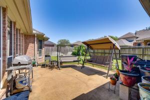 Patio, BBQ and Yard Family Retreat in Pearland