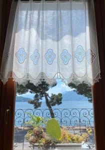 Casa depoca fronte lago a Domaso lago di Como