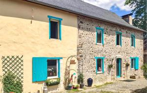 Maisons de vacances Beautiful Home In Charritte-De-Bas : photos des chambres