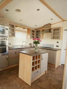 Luxury lodge lyons robin hood