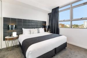 lovely 2 beds service apt in heart of chatswood41