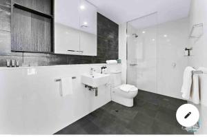 lovely 2 beds service apt in heart of chatswood