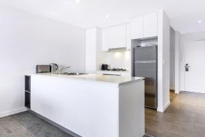 lovely 2 beds service apt in heart of chatswood