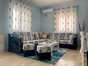 Xhonis House