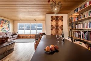 Art & Nature Retreat in Iceland - The Crib Rocks