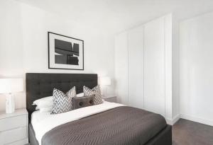 Luxury Balcony Apartment, Canary Wharf