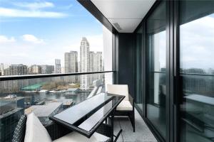 Luxury Balcony Apartment, Canary Wharf
