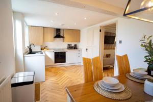 Stylish 2 Bedroom Cottage With Hot Tub And Parking