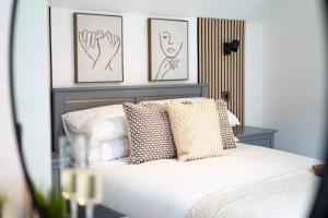 Stylish 2 Bedroom Cottage With Hot Tub And Parking