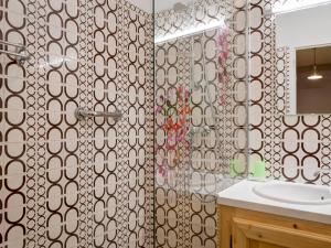 Appartements Appartement lumineux 3 pieces pour 6 avec balcon, parking, WiFi, animaux admis - FR-1-512-7 : photos des chambres