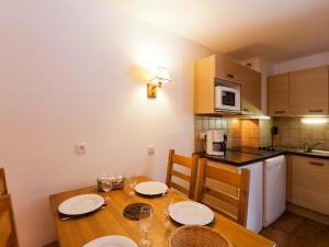 Appartements Charmant Studio a Brides-les-Bains, Residence Cybele, 4 Pers, Balcon, Parking, WiFi Inclus - FR-1-512-48 : photos des chambres