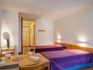Appartements Charmant studio avec balcon, WiFi et parking - 4 couchages - Brides-les-Bains - FR-1-512-59 : photos des chambres