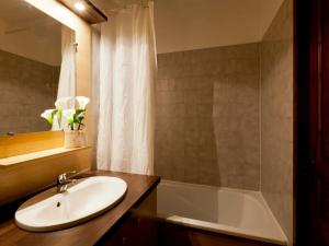 Appartements Studio equipe avec balcon, proche thermes et centre, calme - FR-1-512-233 : photos des chambres