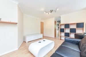 1 Bedroom Flat in Canada Water