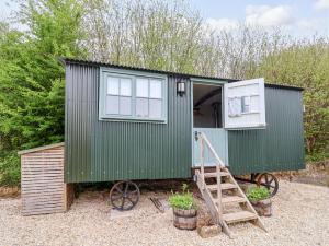 Oak Shepherd Hut