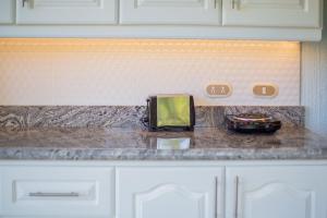 Romantic 1BR Studio Guesthouse with 3 Shared Pools, Beach and Resort Access