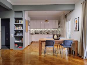 Spacious modern flat in Koukaki