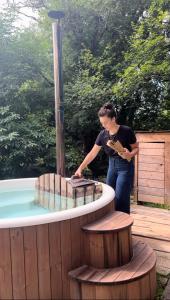 Campings Les cabanes de Julie : Studio avec Baignoire Spa