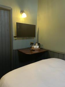 The Plume of Feathers