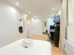 GuestReady - Sleek emerald escape in the 13th arr.