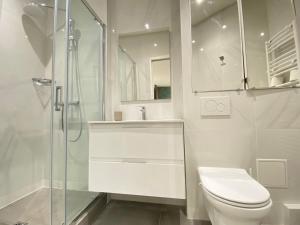 GuestReady - Sleek emerald escape in the 13th arr.
