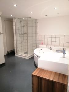Grosse Charmante Wohnung