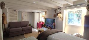 Appartements PARIS AUTHENTIC HOUSE studio with green courtyard 12 rue labourse Gentilly 94250 : photos des chambres
