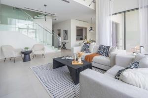 Frank Porter - Murooj Al Furjan West