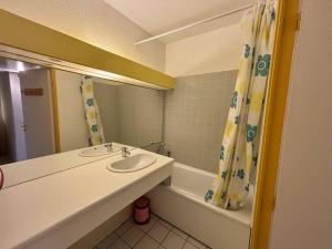 Appartement 2 pièces + cabine, 6 couchages, proche plage, parking - FR-1-388-44