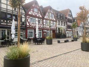 Loftcharakter unter historischem Gebälk