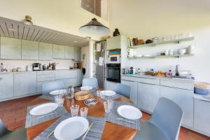 Vue mer et acces plage direct pour 11 personnes