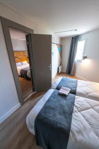 Hotels The Originals Access, Hotel Clermont-Ferrand Nord : Chambre Familiale Standard